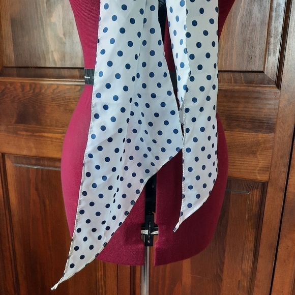 Vintage satin white navy blue polka dot print mod scarf - Picture 3 of 5